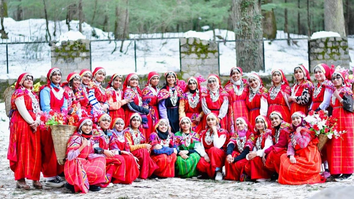 STUDENTS IN 'PATTU' - THE ETHNIC DRESS OF HIMACHAL PRADESH